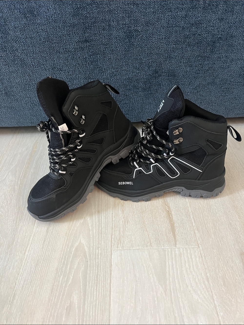 Men's Black Trail-Ready Hiking Boots